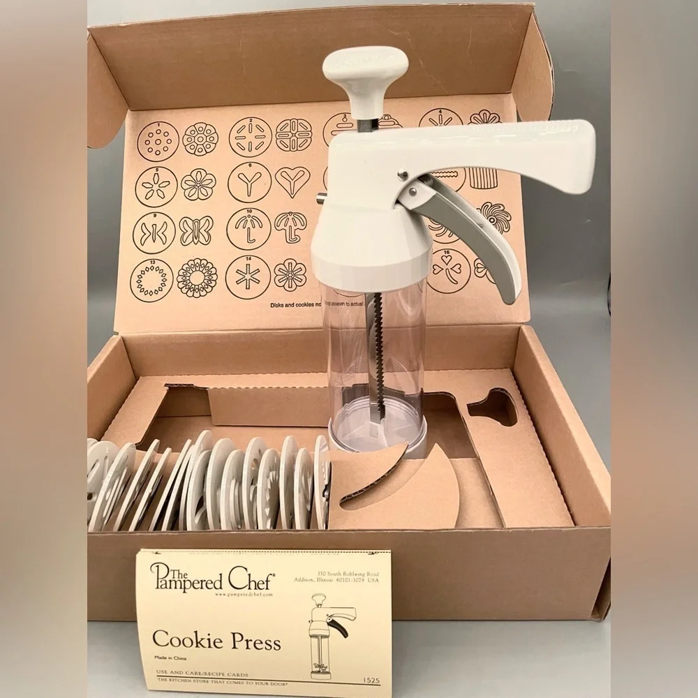 NIB Pampered Chef Cookie Press 1525 includes 16 Decorative Disks & Recipes